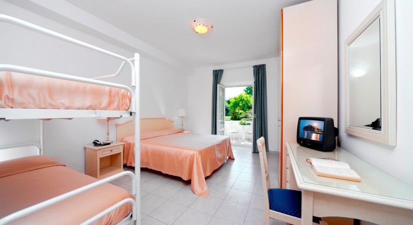 Hotel_Parco_Delle_Agavi_Forio_camere_4-tSa-825X450