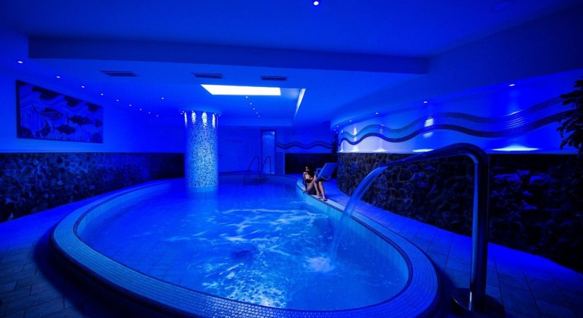 Hotel_Parco_Delle_Agavi_Forio_piscina_1-tSa-825X450