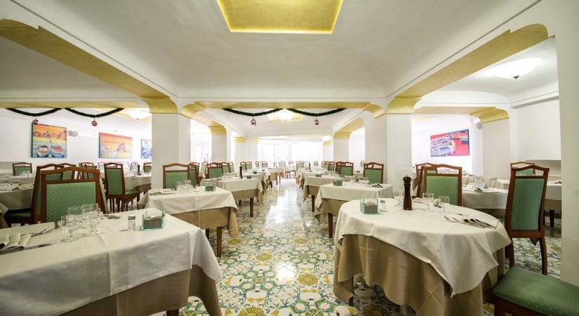 Hotel_Parco_Delle_Agavi_Forio_ristorazione_1-tSa-825X450