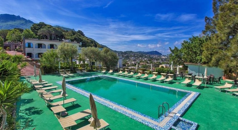 hotel-parco-dei-principi-piscina3-tSa-825X450