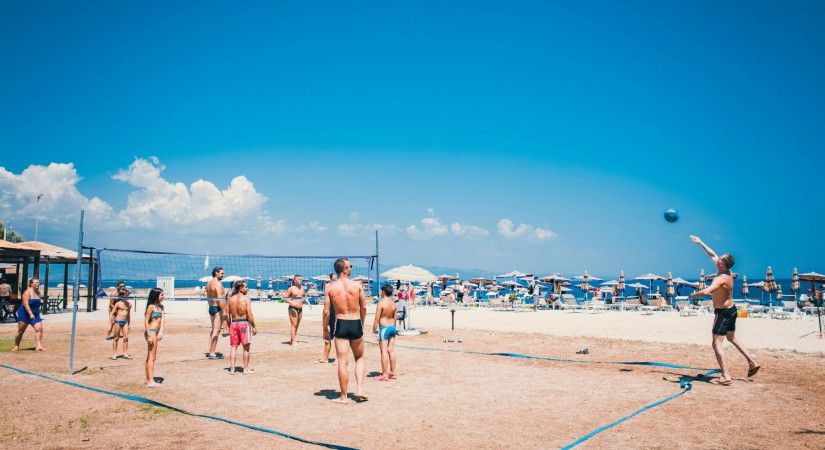 APULIA_HOTEL_CORIGLIANO_BEACHVOLLEY-tSa-825X450