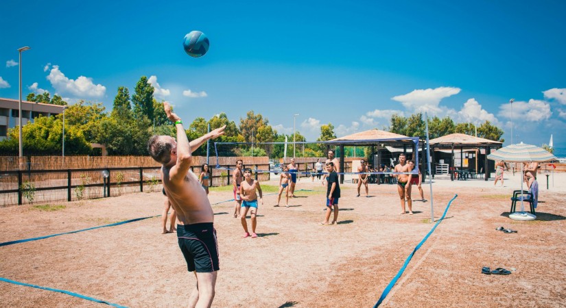APULIA_HOTEL_CORIGLIANO_BEACHVOLLEY1-tSa-825X450