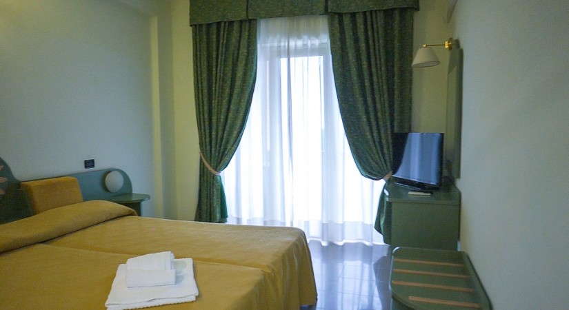APULIA_HOTEL_CORIGLIANO_CAMERA-tSa-825X450