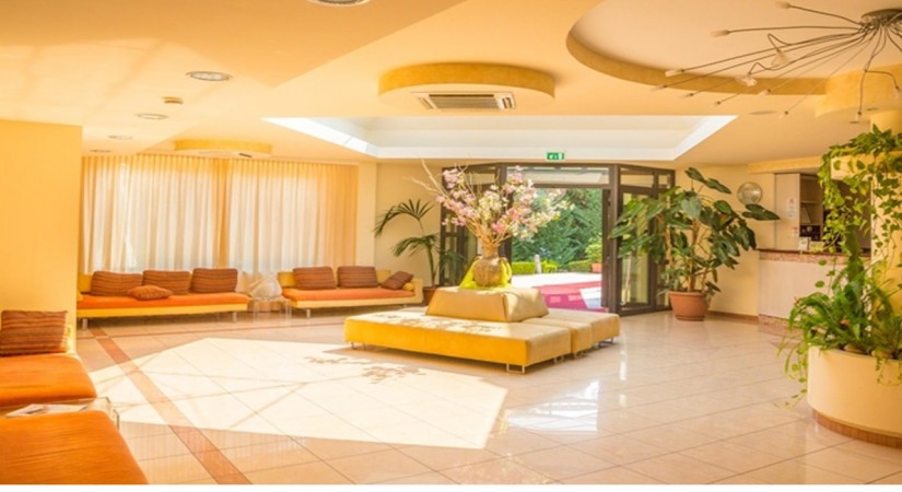 Hotel_club_nettuno_palace_-_hall-tSa-825X450