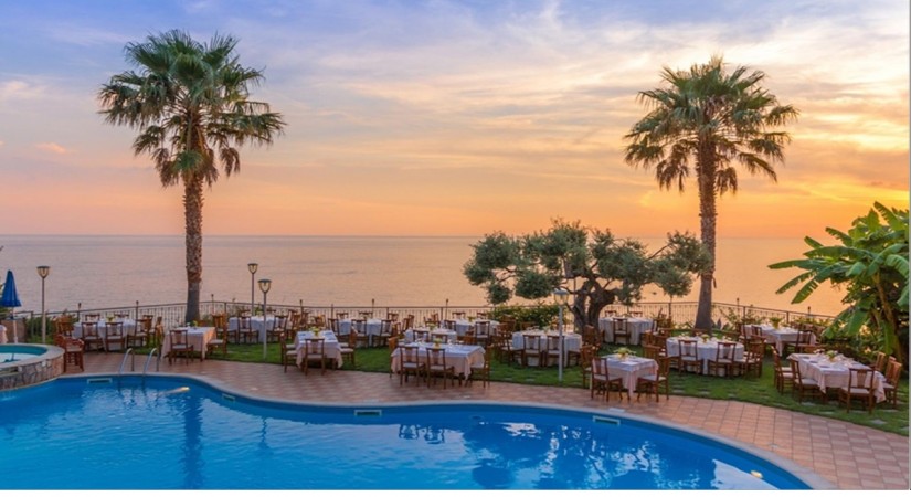 Hotel_club_nettuno_palace_-_piscina-tSa-825X450