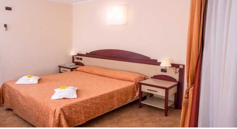 Hotel_club_nettuno_palace_-camera-tSa-825X450