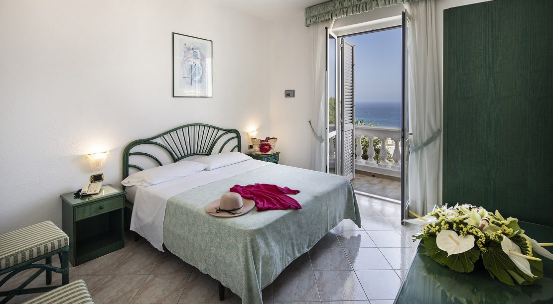 camera-balcone-vista-mare-hotel-park-imperial-ischia-forio