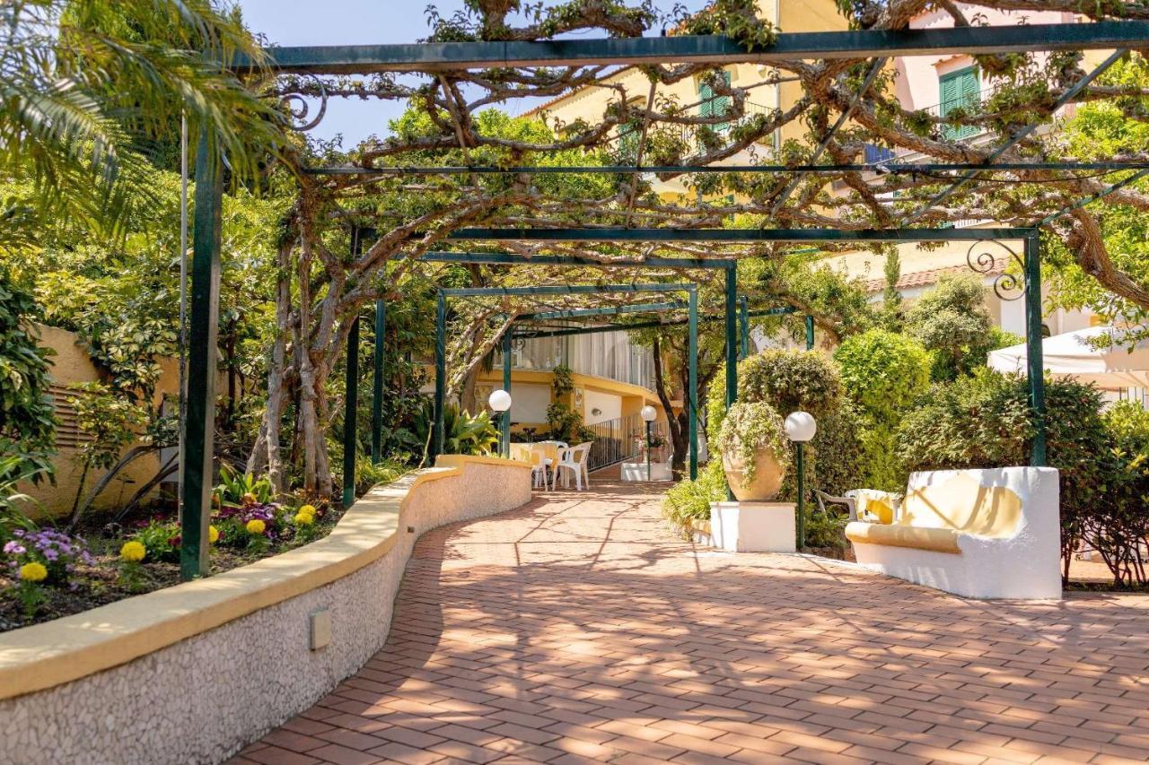 Hotel-Royal-Terme-Ischia-Exterior
