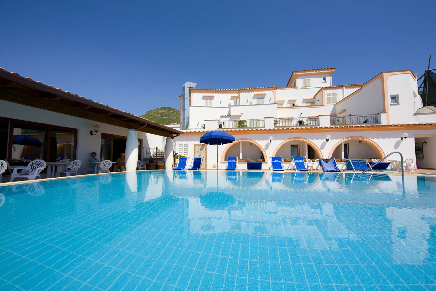 hotel-terme-tramontodoro-ischia-piscina