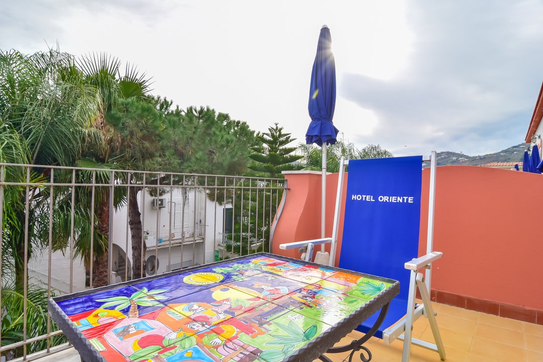 camera-balcone-hotel-oriente-ischia-porto