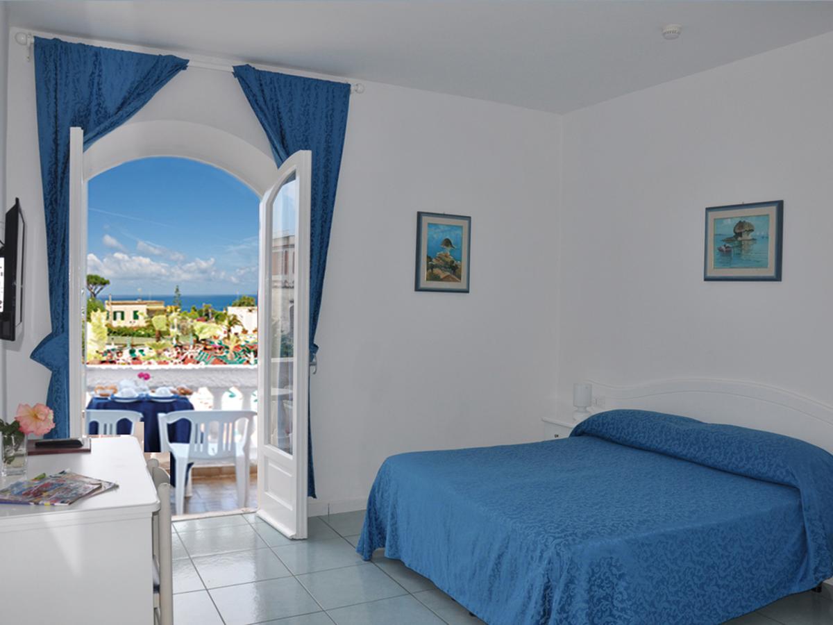 camera-terrazzo-hotel-galidon-ischia