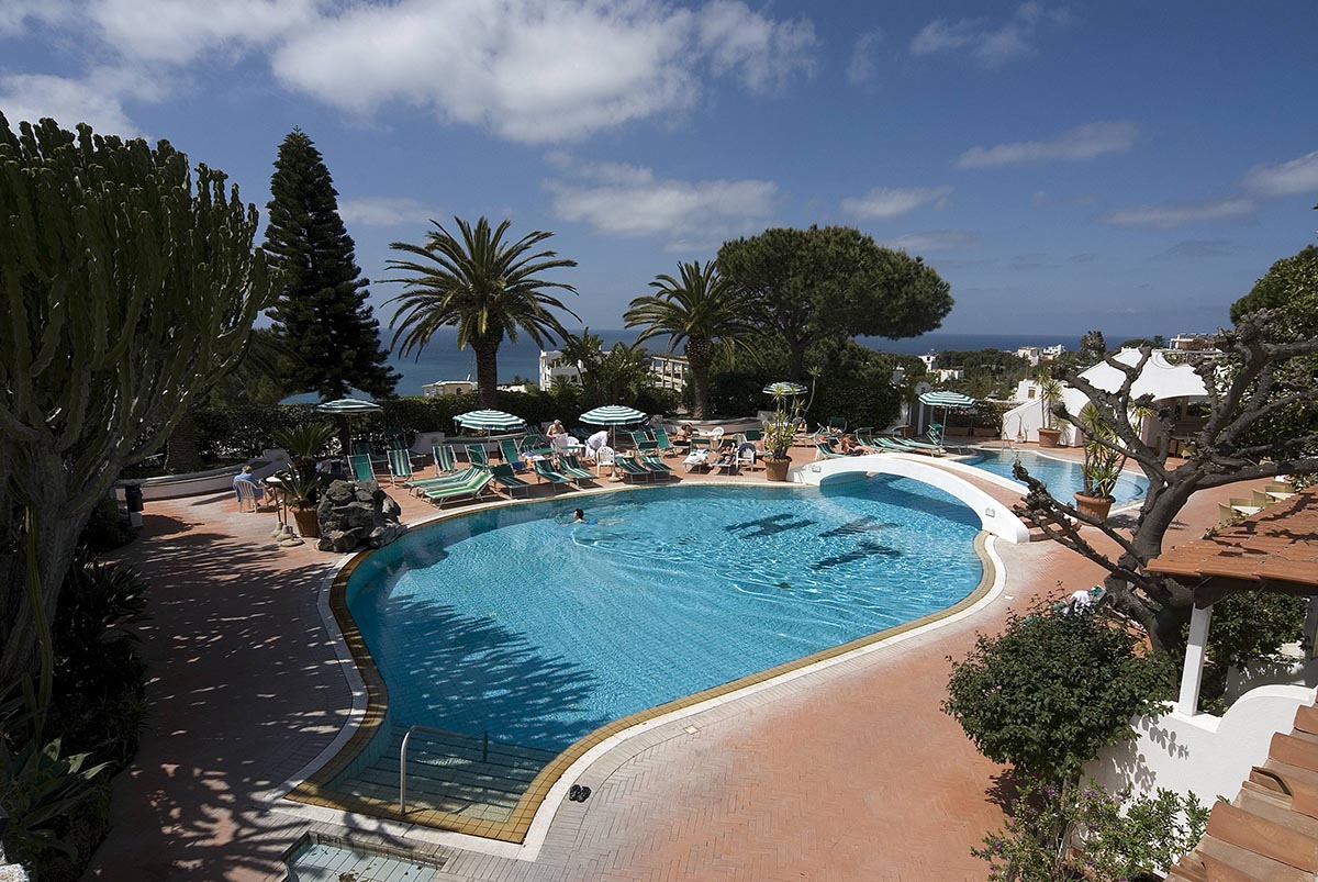 piscina-esterna-giorno-hotel-villa-teresa-ischia