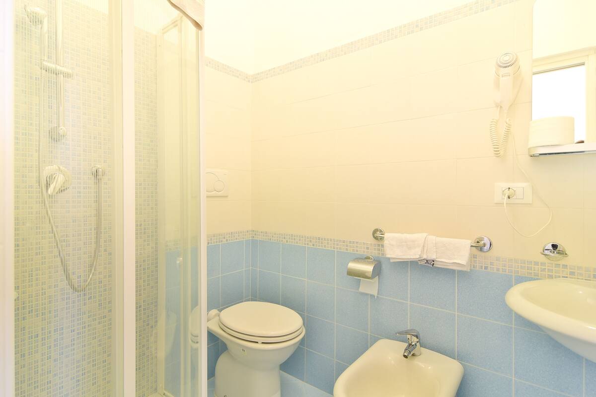 hotel-atlantic-ischia-camera-bagno