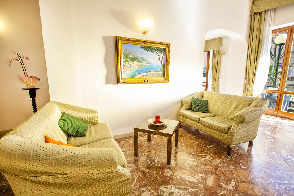 ingresso-hotel-conte-ischia-porto-portineria