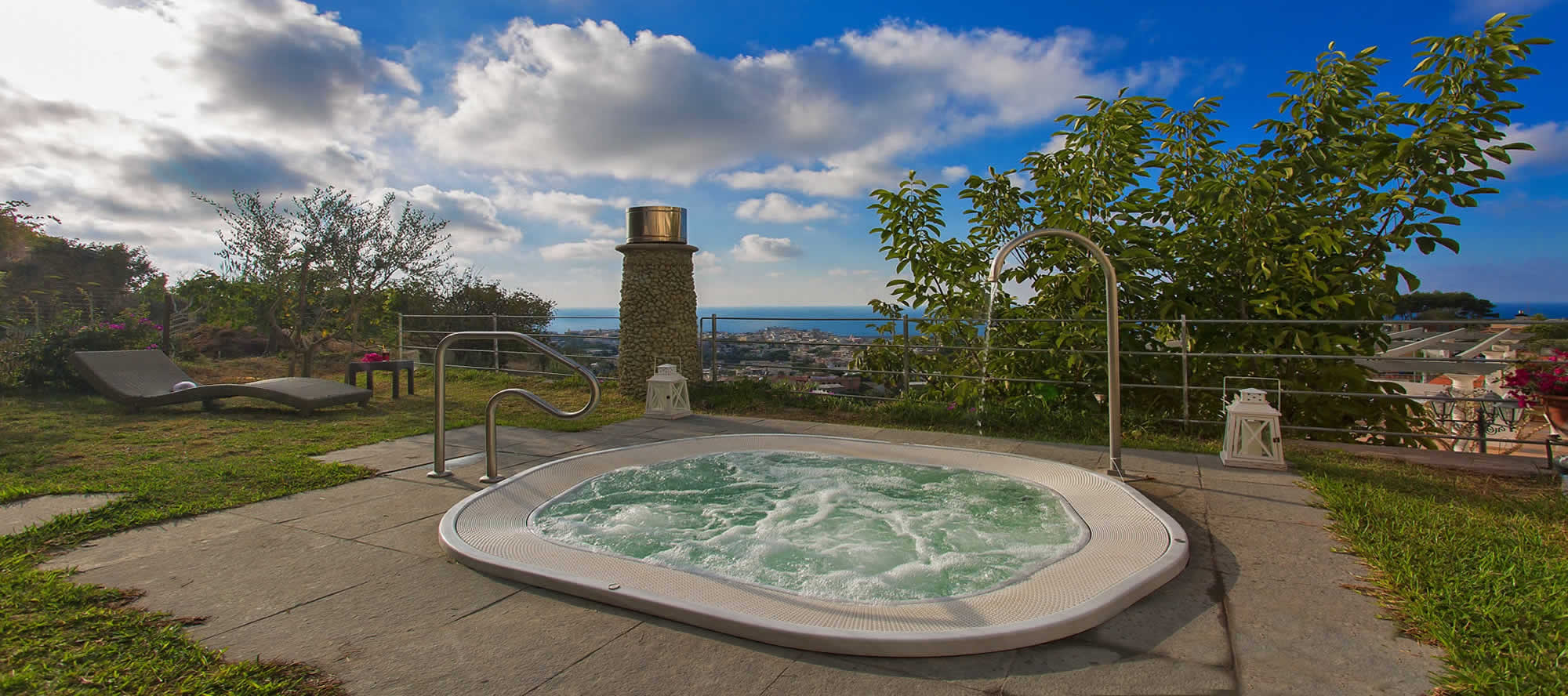 residence-la-rosa-ischia-piscina-jacuzzi2