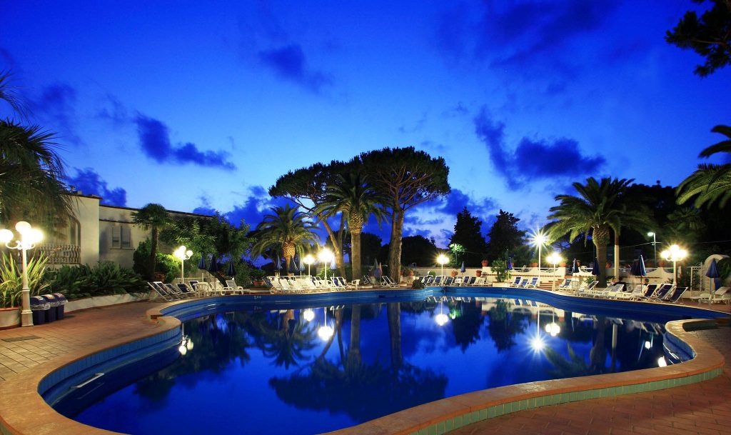 hotel-park-imperial-ischia-forio-piscina