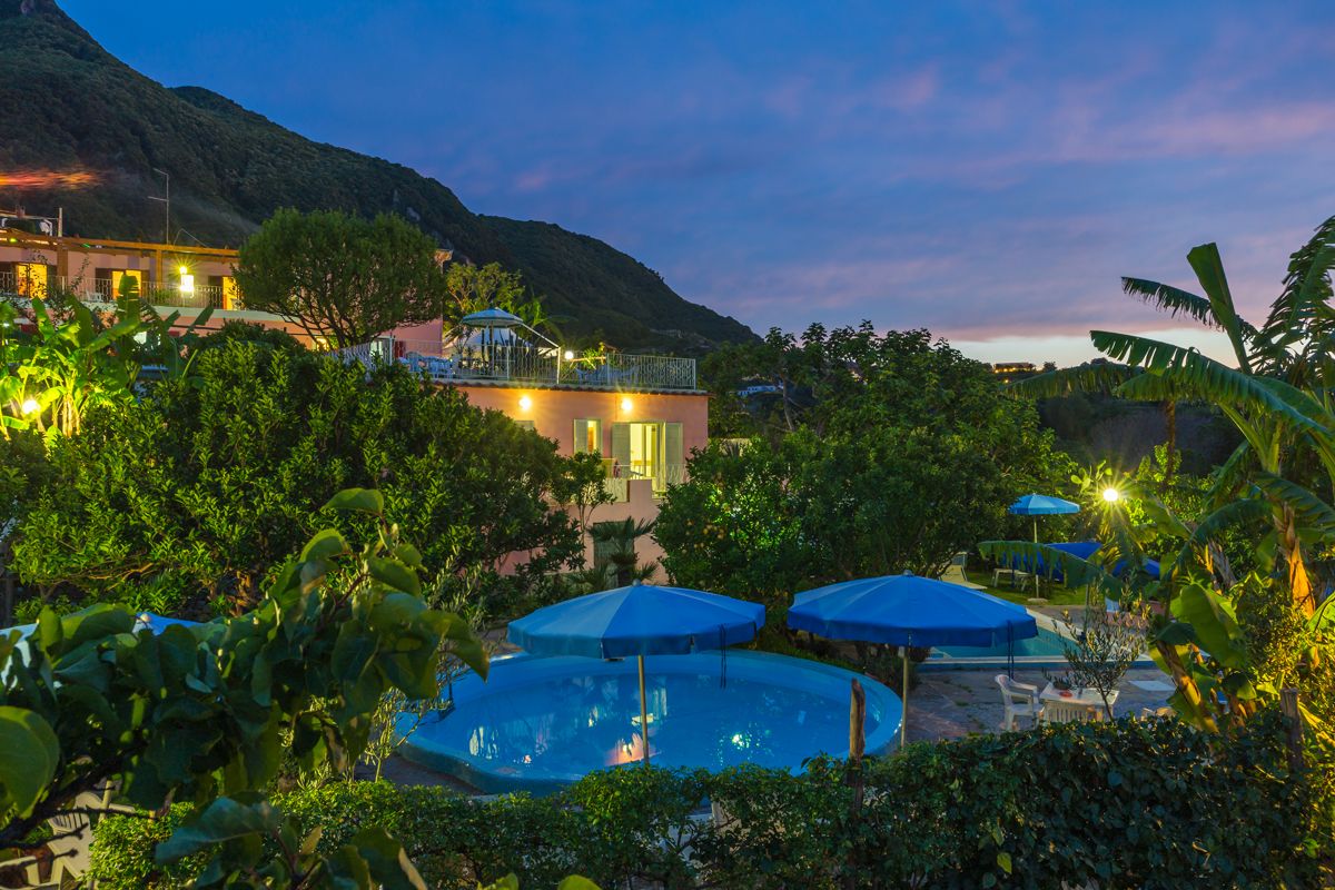 hotel-bel-tramonto-casamicciola-ischia-notturna