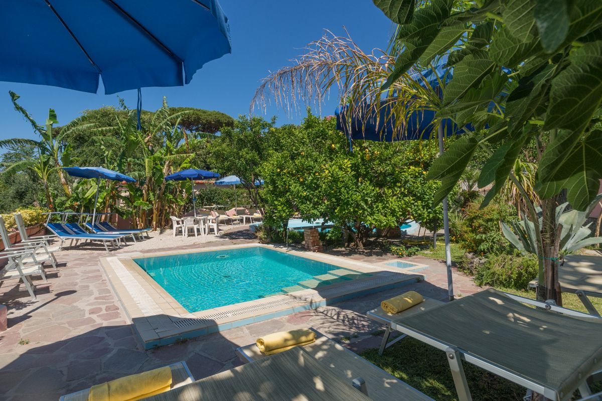 hotel-bel-tramonto-casamicciola-ischia-piscina-esterna-quadrata