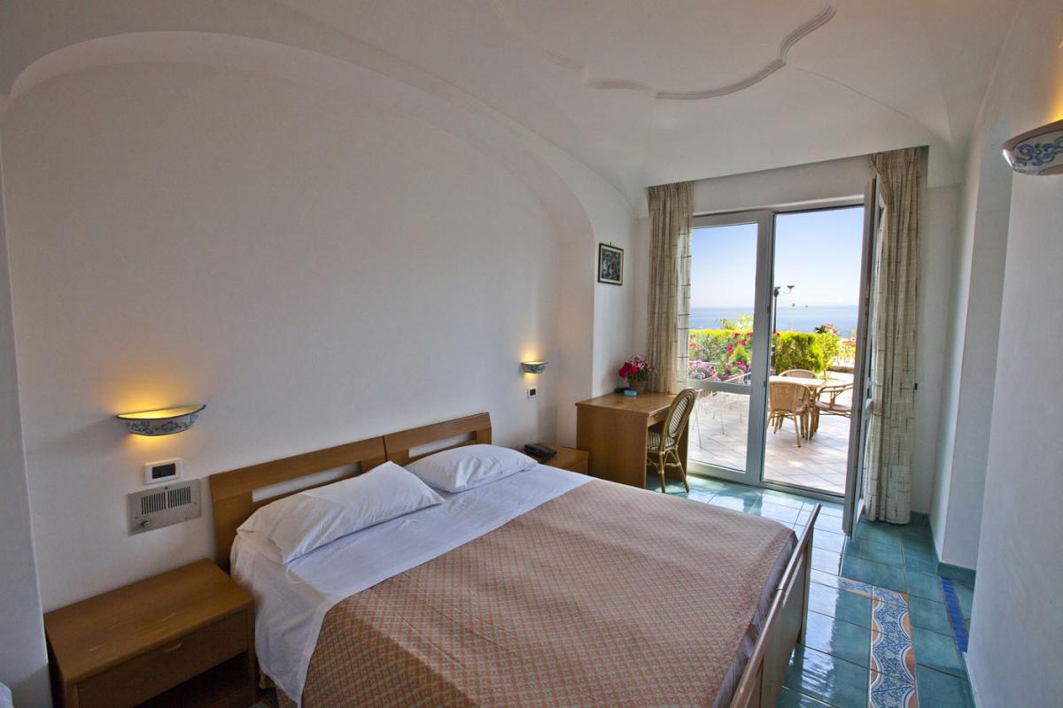 hotel-don-felipe-ischia-camera-balcone