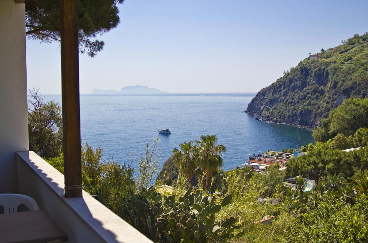 hotel-don-felipe-ischia-camera-balcone-vista-mare-laterale